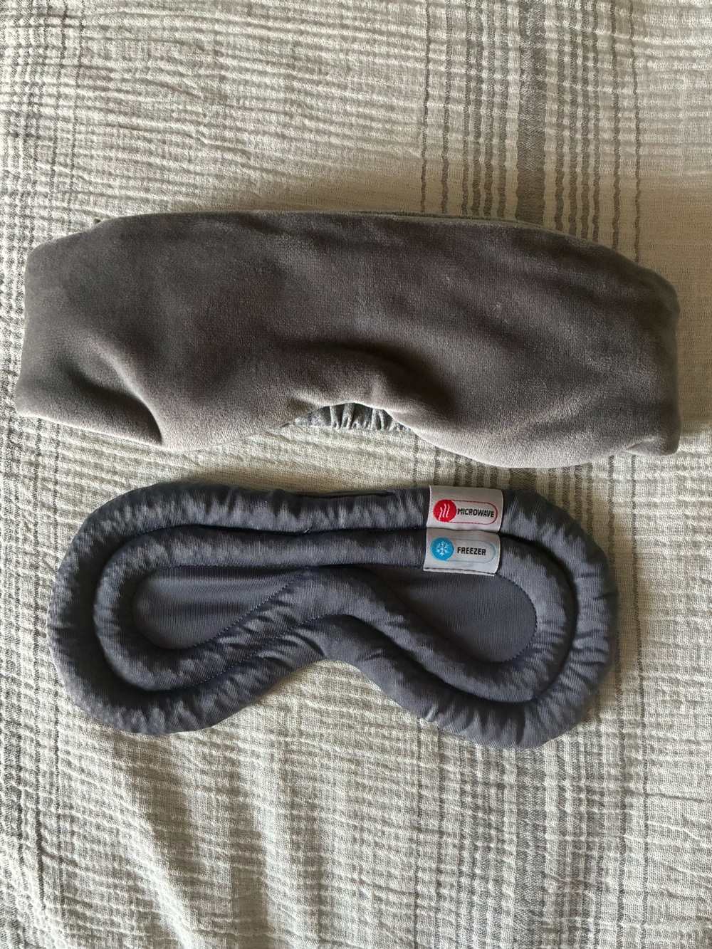 ✨Sharper Image Gray Hot + Cold Contoured Weighted Eye Mask - Picture 4 of 7